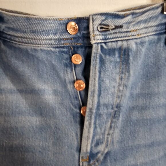 We The Free Medium Blue Wash Button-Fly Distressed Raw Hem Straight Crop Jean 28 - Picture 2 of 8